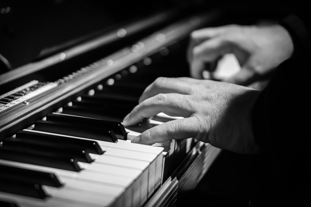 Intégrer des performances artistiques dans une soirée d'entreprise